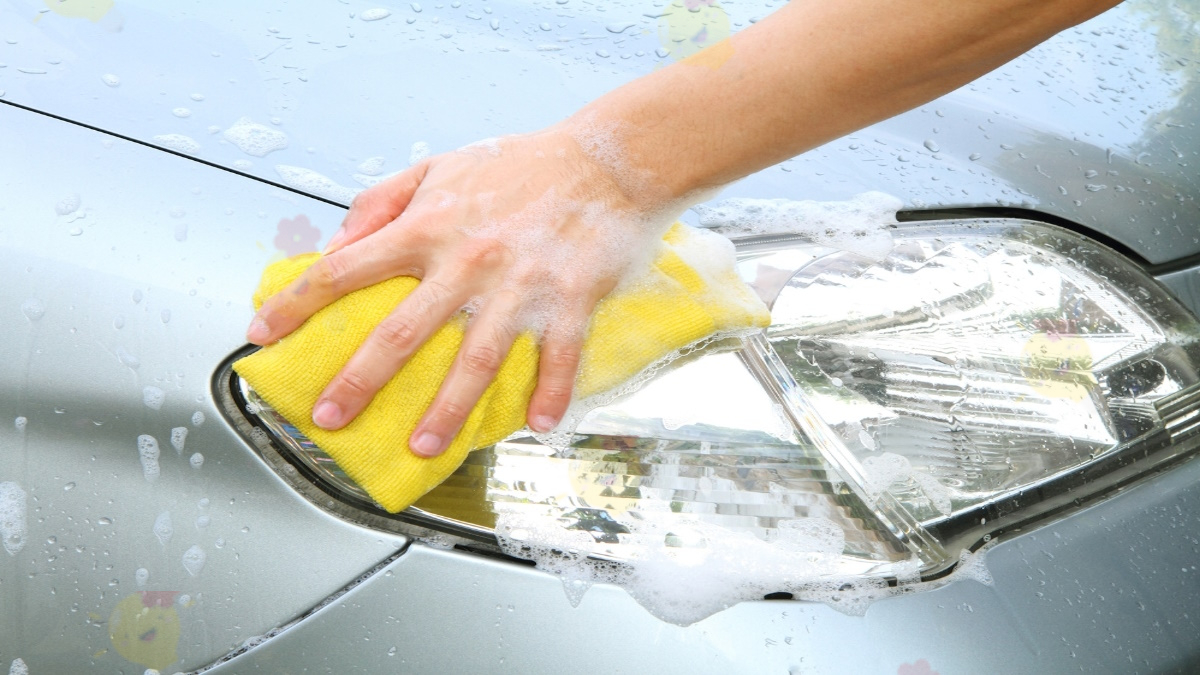 Comment Rendre Étincelants mes Phares de Voiture